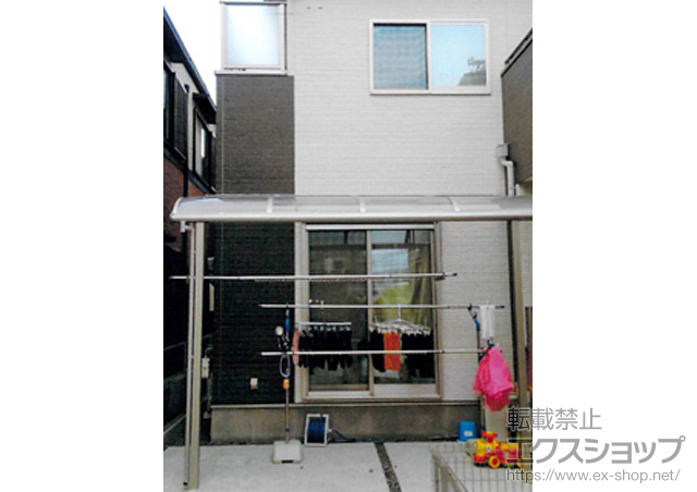 大阪府枚方市ののテラス屋根 プレシオステラス R型 テラスタイプ 単体 積雪〜20cm対応＋吊り下げ式物干し 施工例