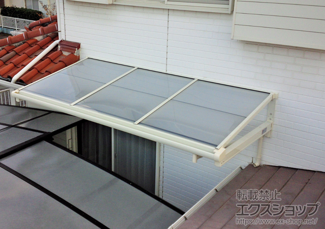 千葉県館山市のLIXIL リクシル（トステム）のバルコニー・ベランダ屋根 ライザーテラスII F型 ルーフタイプ 単体 積雪〜20cm対応 施工例