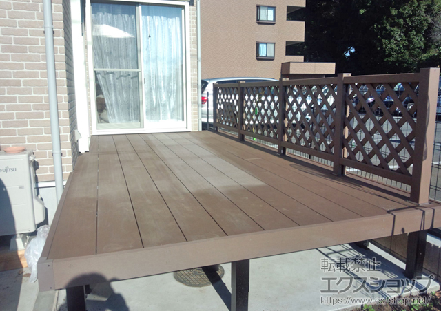 埼玉県さいたま市ののウッドデッキ リウッドデッキ 200＋リウッドデッキフェンス2型<ラチス格子> 施工例