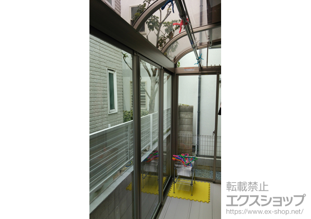 東京都杉並区のLIXIL リクシル（トステム）のテラス囲い・サンルーム ほせるんですII R型 床納まり 積雪〜20cm対応＋吊り下げ物干し　標準　2本入・取付桟 施工例