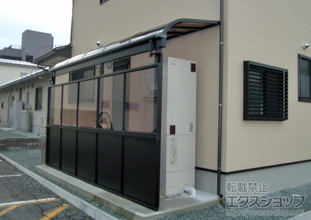 山形県東根市のLIXIL リクシル（トステム）のテラス屋根 ライザーテラスII R型 3000 テラスタイプ 連棟 積雪〜100cm対応 施工例