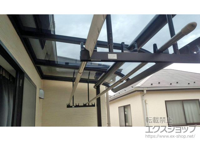 埼玉県草加市ののバルコニー・ベランダ屋根 プレシオステラス R型 屋根タイプ 単体 積雪〜20cm対応＋プレシオステラス用吊り下げ式物干し 施工例