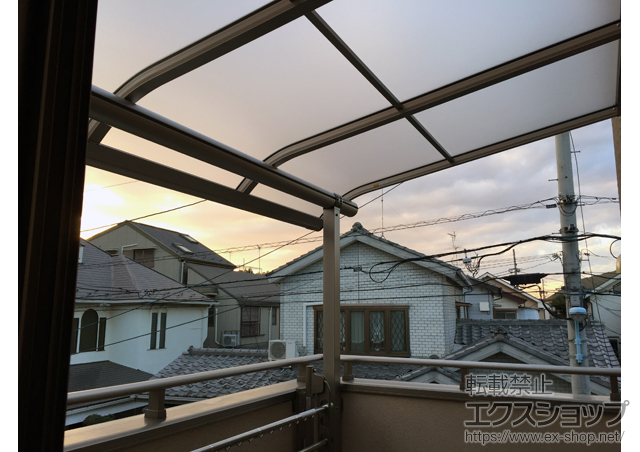 東京都杉並区ののバルコニー・ベランダ屋根 ヴェクターテラス R型 屋根タイプ 単体 積雪〜20cm対応＋ライザーテラスII用壁付け物干し 施工例