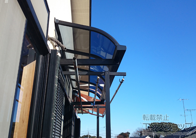 埼玉県さいたま市のLIXIL リクシル（トステム）のバルコニー・ベランダ屋根 ライザーテラスII R型 ルーフタイプ 単体 積雪〜20cm対応 施工例