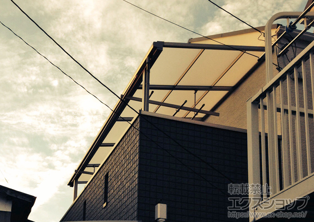 神奈川県横浜市のLIXIL リクシル（トステム）のバルコニー・ベランダ屋根 ライザーテラスII F型 屋根タイプ 単体 積雪〜20cm対応＋上下移動物干し＋前後移動物干し 施工例