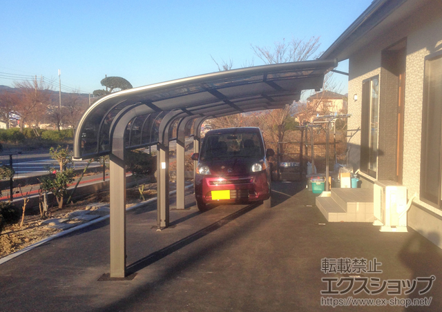 群馬県渋川市のLIXIL リクシル（トステム）のカーポート テールポートシグマIII 縦連棟 耐風圧強度仕様 積雪〜30cm対応 施工例