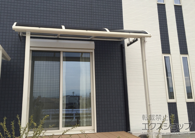 熊本県上益城郡益城町ののテラス屋根 ヴェクターテラス R型 テラスタイプ 単体 積雪〜20cm対応＋物干しセット 吊り下げ式 施工例