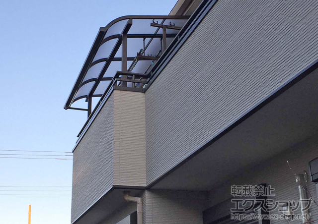 埼玉県所沢市のLIXIL リクシル（トステム）のバルコニー・ベランダ屋根 ライザーテラスII R型 屋根タイプ 単体 積雪〜20cm対応＋ライザーテラスII用 吊り下げ物干し 施工例