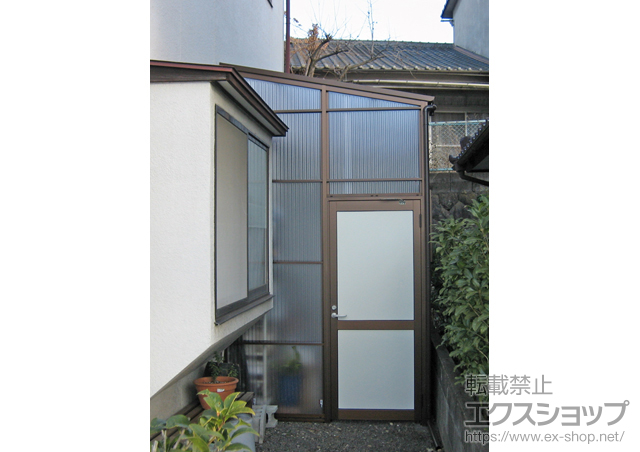 大分県大分市ののストックヤード ストックヤードII 両側ドア付きタイプ 積雪〜20cm対応＋ドア用部材 ガスケット(U字)引違窓(ドア)用＋ドア用目隠しパネルセット（ｔ＝3・メーター）＋引違窓 網戸仕様 施工例