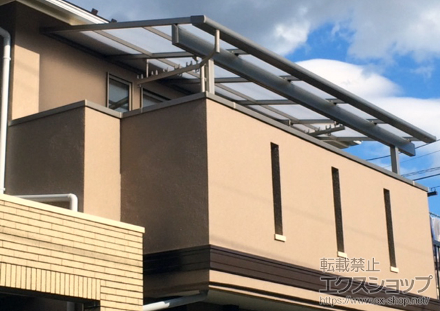 東京都東村山市のLIXIL リクシル（トステム）のバルコニー・ベランダ屋根 ライザーテラスII F型 1500 屋根タイプ 単体 積雪〜50cm対応＋ライザーテラスII用吊り下げ物干し 施工例