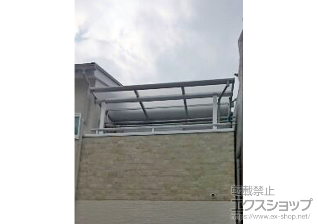 大阪府八尾市ののテラス屋根 ヴェクターテラス F型 屋根タイプ 単体 積雪〜20cm対応＋吊り下げ式物干し 標準 2本入り×1セット 施工例
