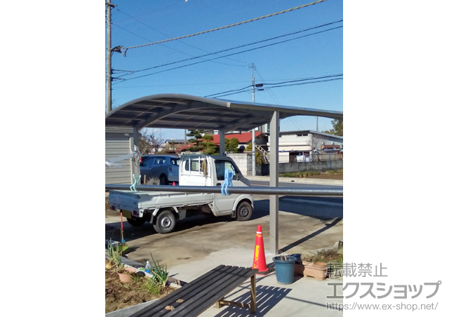 埼玉県羽生市ののカーポート レイナツインポートグラン　積雪〜20cm対応＋水平式物干し　2本入り×2セット　標準＋屋根ふき材補強部品セット（2セット） 施工例