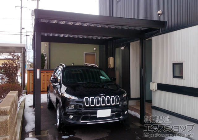 秋田県秋田市のLIXIL リクシル（トステム）のカーポート テリオスポートIII 3000 角柱4本仕様 積雪〜100cm対応 施工例