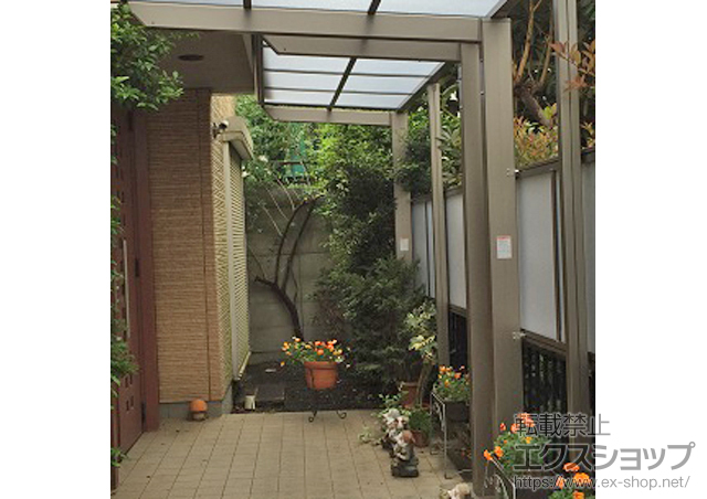 東京都世田谷区ののテラス屋根 アーキフィット ミニ 独立テラスタイプ 積雪〜20cm対応＋独立テラスタイプ用 サイドパネルＱ 1段 施工例