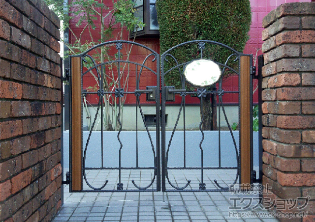 兵庫県神戸市のの門扉 エルマージュ 1型 両開き 柱使用 施工例