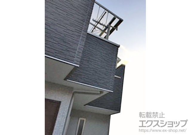 大阪府東大阪市ののバルコニー・ベランダ屋根 ヴェクターテラス F型 屋根タイプ 単体 積雪〜20cm対応＋ヴェクターテラス 前面パネル＋吊り下げ式物干し 標準 2本入×1 施工例