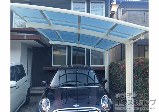 鹿児島県鹿児島市ののカーポート レイナポートグランZ　積雪〜20cm対応＋着脱式ｻﾎﾟｰﾄ 標準・ﾊｲﾙｰﾌ兼用 2本入り×1ｾｯﾄ 施工例
