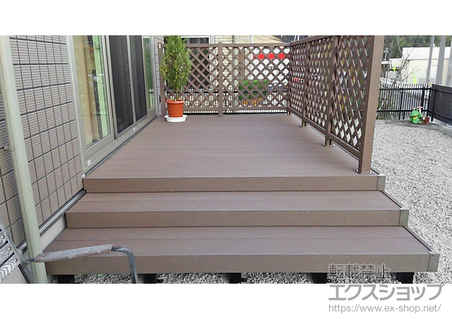 宮城県宮城郡利府町ののウッドデッキ リウッドデッキ 200＋リウッドデッキ200 段床セット 2段 片側面タイプ＋リウッドデッキ200 段床セット 2段 片側面タイプ 施工例