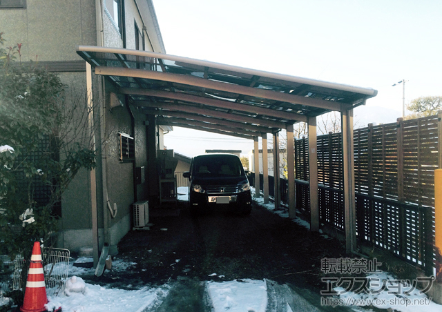 長野県北安曇郡池田町のLIXIL リクシル（トステム）のカーポート ルーフポートシグマIII 1500 縦連棟 積雪〜50cm対応＋ルーフはね出し用部材 施工例