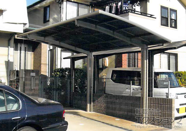 広島県広島市のLIXIL リクシル（トステム）のカーポート カーブポートシグマIII 積雪〜20cm対応＋着脱式サポート ロング柱23用 2本入り×1セット＋屋根材ホルダー 50用 施工例