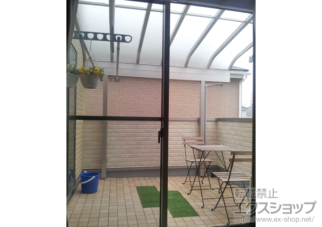 千葉県市川市ののテラス屋根 ヴェクターテラス R型 1500 テラスタイプ 単体 積雪〜50cm対応＋標準 吊り下げ式物干し(2本入り) 施工例