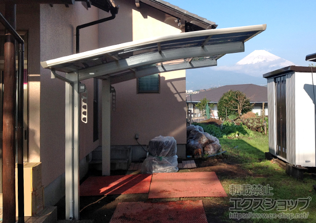 静岡県三島市ののカーポート プレシオスポート 積雪〜20cm対応＋収納式物干しセット2型 2本入り×1セット 施工例
