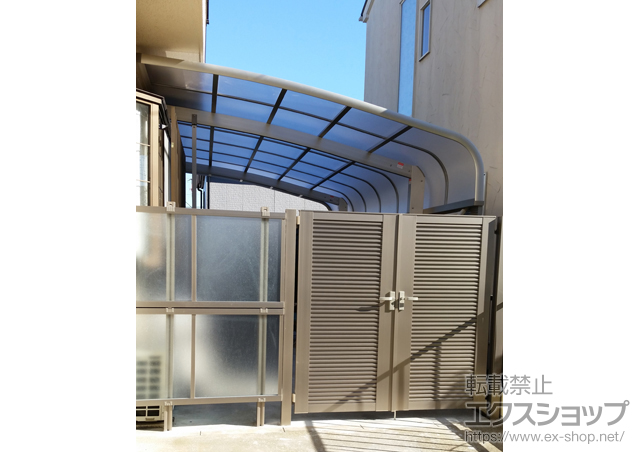 神奈川県大和市ののカーポート レイナキャップポートグラン　積雪〜20cm対応＋サイドパネル＋着脱式サポート 標準・ハイルーフ兼用 2本入り×1セット＋水平式物干し（カーポート柱用） 標準 2本入り 施工例