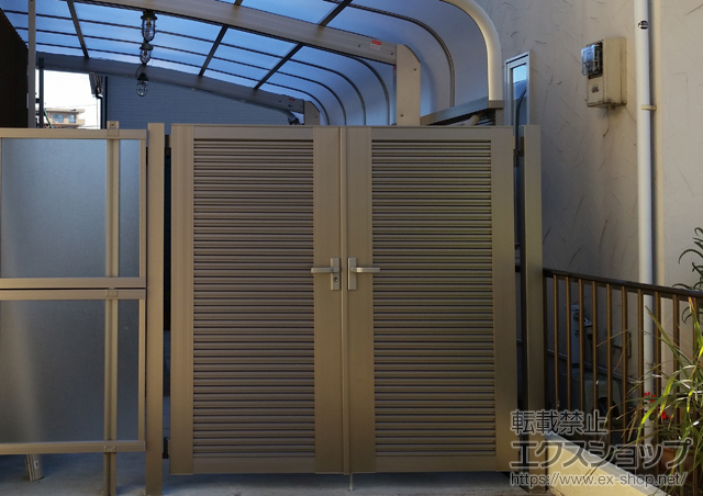 神奈川県大和市のの門扉 ライシス門扉 5型 横目隠し 両開き 柱使用 施工例