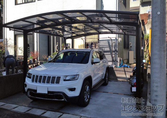 静岡県沼津市のLIXIL リクシル（トステム）のカーポート カーブポートシグマIII ワイド 積雪〜20cm対応＋収納式物干し 標準タイプ 2本入り×1セット 施工例