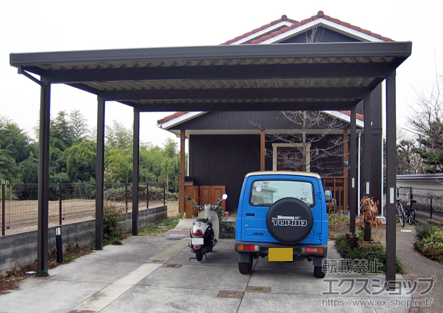 大阪府岸和田市のLIXIL リクシル（トステム）のカーポート テリオスポートIII 900 2台用 奥行延長 角柱6本仕様 積雪〜30cm対応 施工例
