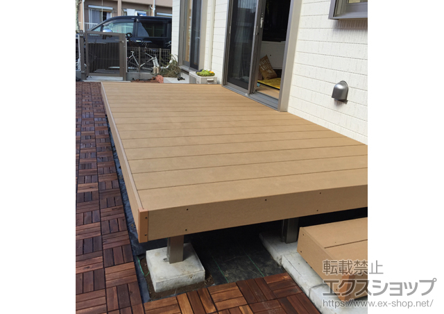 東京都東大和市のLIXIL リクシル（トステム）のウッドデッキ レストステージ 幕板納まり＋独立ステップ 施工例