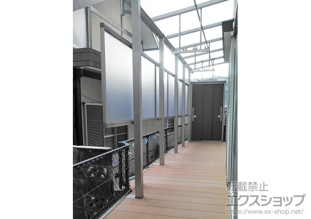 大阪府池田市のの物置・収納・屋外倉庫、ウッドデッキ、テラス屋根 ヴェクターテラス F型 テラスタイプ 連棟 積雪～20cm対応＋前面パネル 柱奥行移動・600タイプ用 施工例