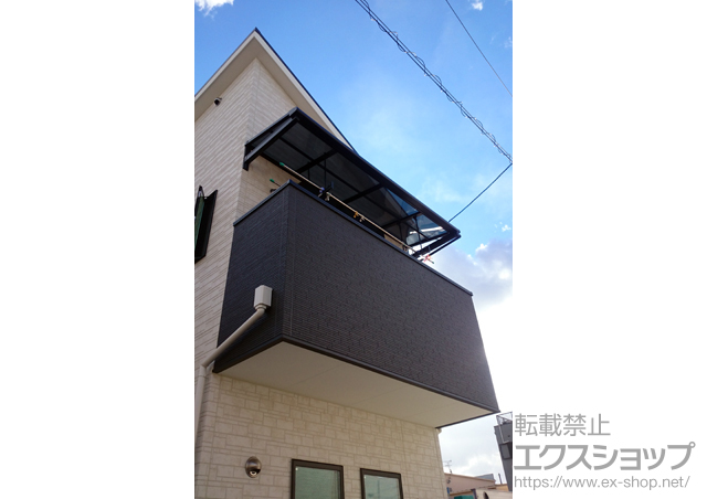 大阪府大阪市のLIXIL リクシル（トステム）のバルコニー・ベランダ屋根 ライザーテラスII F型 ルーフタイプ 単体 積雪〜20cm対応＋吊り下げ物干し 標準 2本入 施工例
