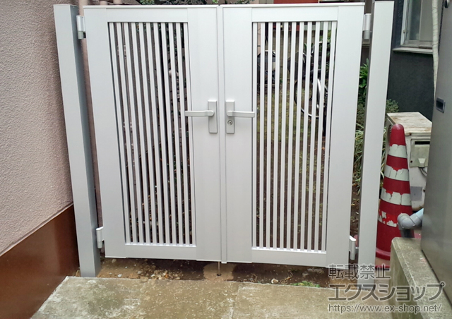 東京都世田谷区のの門扉 ライシス門扉 2型 細たて桟 両開き 柱使用 施工例