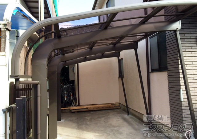 東京都西多摩郡瑞穂町のLIXIL リクシル（トステム）のカーポート テールポートシグマIII 1500 積雪〜50cm対応＋着脱式サポート 標準 1本入×3セット 施工例