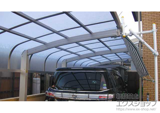 長野県下伊那郡高森町ののカーポート レイナキャップポートグラン 縦連棟　積雪〜20cm対応＋着脱式サポート 標準・ハイルーフ兼用 2本入り×2セット 施工例