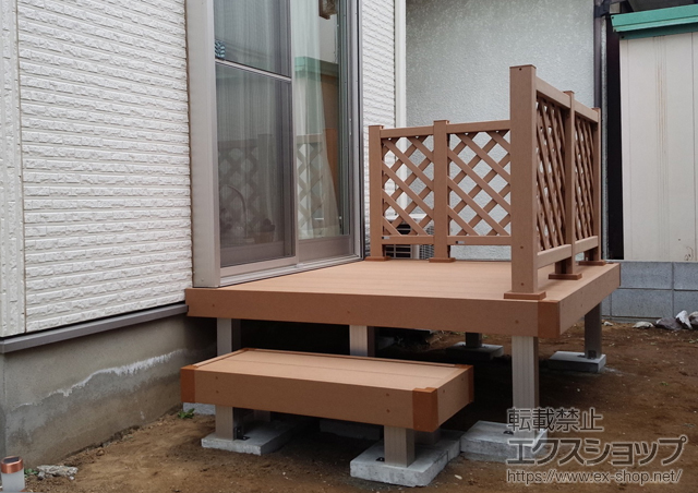 埼玉県上尾市ののウッドデッキ リウッドデッキ 200＋独立式リウッドステップ2型＋リウッドデッキフェンス2型<ラチス格子> 施工例