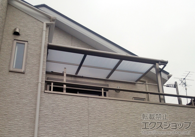 千葉県千葉市のLIXIL リクシル（トステム）のバルコニー・ベランダ屋根 ライザーテラスII R型 屋根タイプ 単体 積雪〜20cm対応 ※片袖納まり 施工例