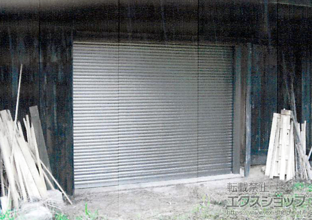 和歌山県西牟婁郡白浜町のLIXIL リクシル（トステム）のガレージシャッター ガレージシャッタークワトロ 電動式 内部付タイプ 施工例