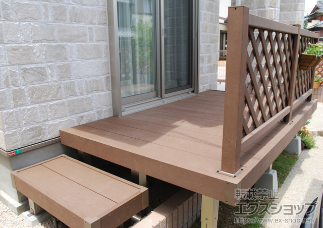 福岡県春日市ののウッドデッキ リウッドデッキ 200＋独立式　リウッドステップ2型＋リウッドデッキフェンス2型＜ラチス格子＞ 施工例