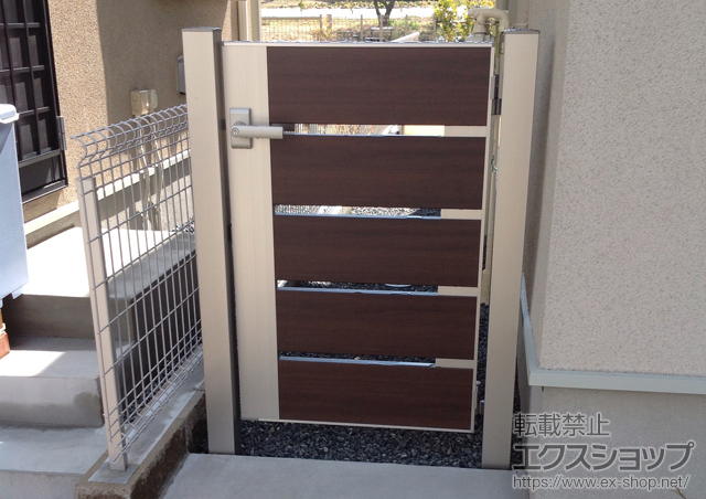 神奈川県横浜市のの門扉 ルシアス門扉BW01型 横スリット 片開き マテリアルカラー 門柱使用 施工例