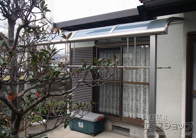 福岡県行橋市ののテラス屋根 ヴェクターテラス R型 テラスタイプ 単体 積雪〜20cm対応＋ヴェクターテラス 吊り下げ式物干し 標準 2本入り×1セット 施工例