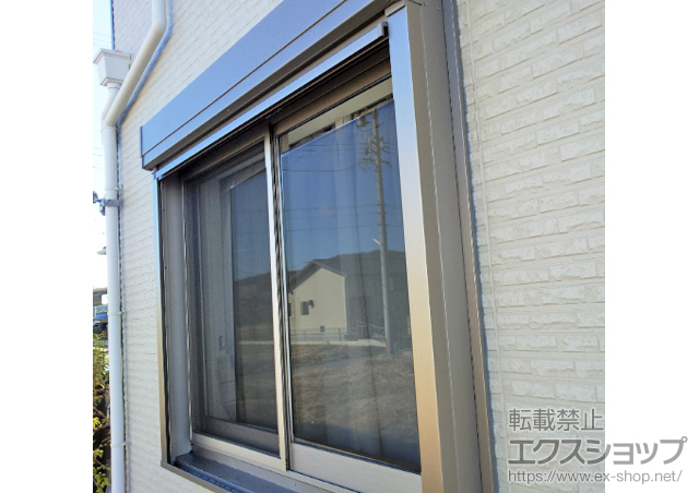 愛知県名古屋市のLIXIL リクシル（トステム）の窓シャッター リフォームシャッター イタリヤ 手動式＋リフォームシャッター用追加部材 フロンテックK格子中桟60 施工例