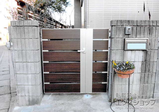 神奈川県鎌倉市のの門扉 ルシアス門扉BW01型 横スリット 両開き親子 複合カラー 門柱使用 施工例