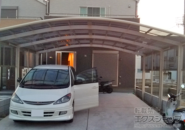 兵庫県伊丹市ののカーポート レイナツインポートグラン 延長　積雪〜20cm対応＋サイドパネル(両側分) 施工例