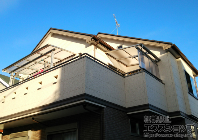 埼玉県さいたま市ののバルコニー・ベランダ屋根 プレシオステラス F型 屋根タイプ 単体 積雪〜20cm対応＋Ｔ字型物干し(トップレールタイプ)＋プレシオステラス用 前面パネル(柱奥行移動/躯体式バルコニー屋根用) 施工例