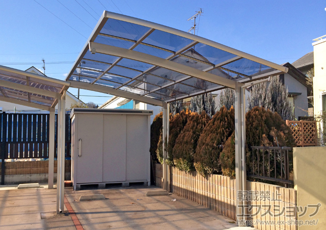 群馬県渋川市のLIXIL リクシル（トステム）のカーポート カーブポートシグマIII 積雪〜20cm対応＋着脱式サポート ロング柱23 1本入り×2 施工例