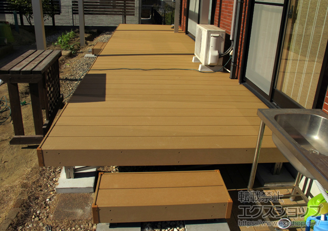 千葉県木更津市のLIXIL リクシル（トステム）のウッドデッキ レストステージ 幕板納まり＋独立ステップ 施工例