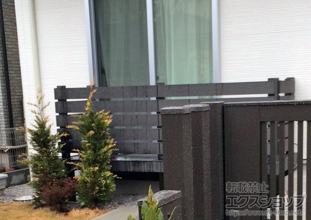 東京都国分寺市ののウッドデッキ リウッドデッキ 200＋リウッドデッキフェンス3型/リウッドデッキ門扉3型＜横スリット＞ 施工例