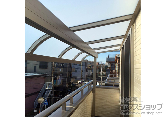 神奈川県川崎市のLIXIL リクシル（トステム）のバルコニー・ベランダ屋根 ライザーテラスII R型 屋根タイプ 単体 積雪〜20cm対応 施工例